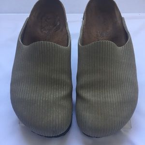 Birkenstock clogs, light brown, size 8